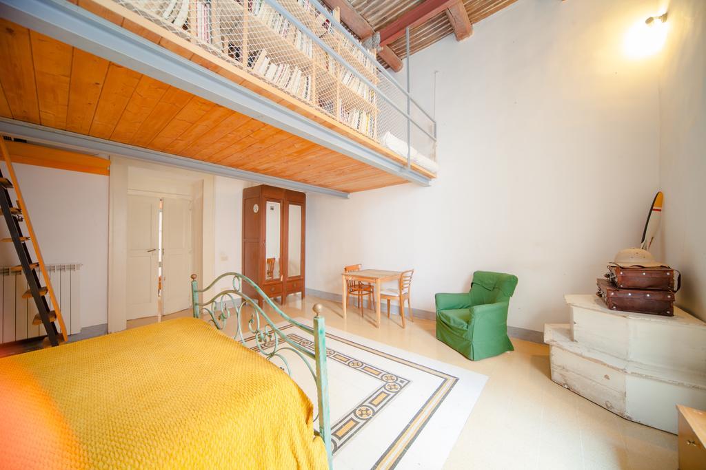 B&B Stella 10 Naples Bilik gambar